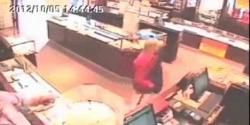 Jewelry Store Robber Stopped By Customer
